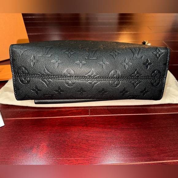 Louis Vuitton Bag - Picture 7 of 10